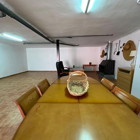 Casa Grande De Tres Plantas Con Parking Gratis Βίλα Λινάρες Εξωτερικό φωτογραφία
