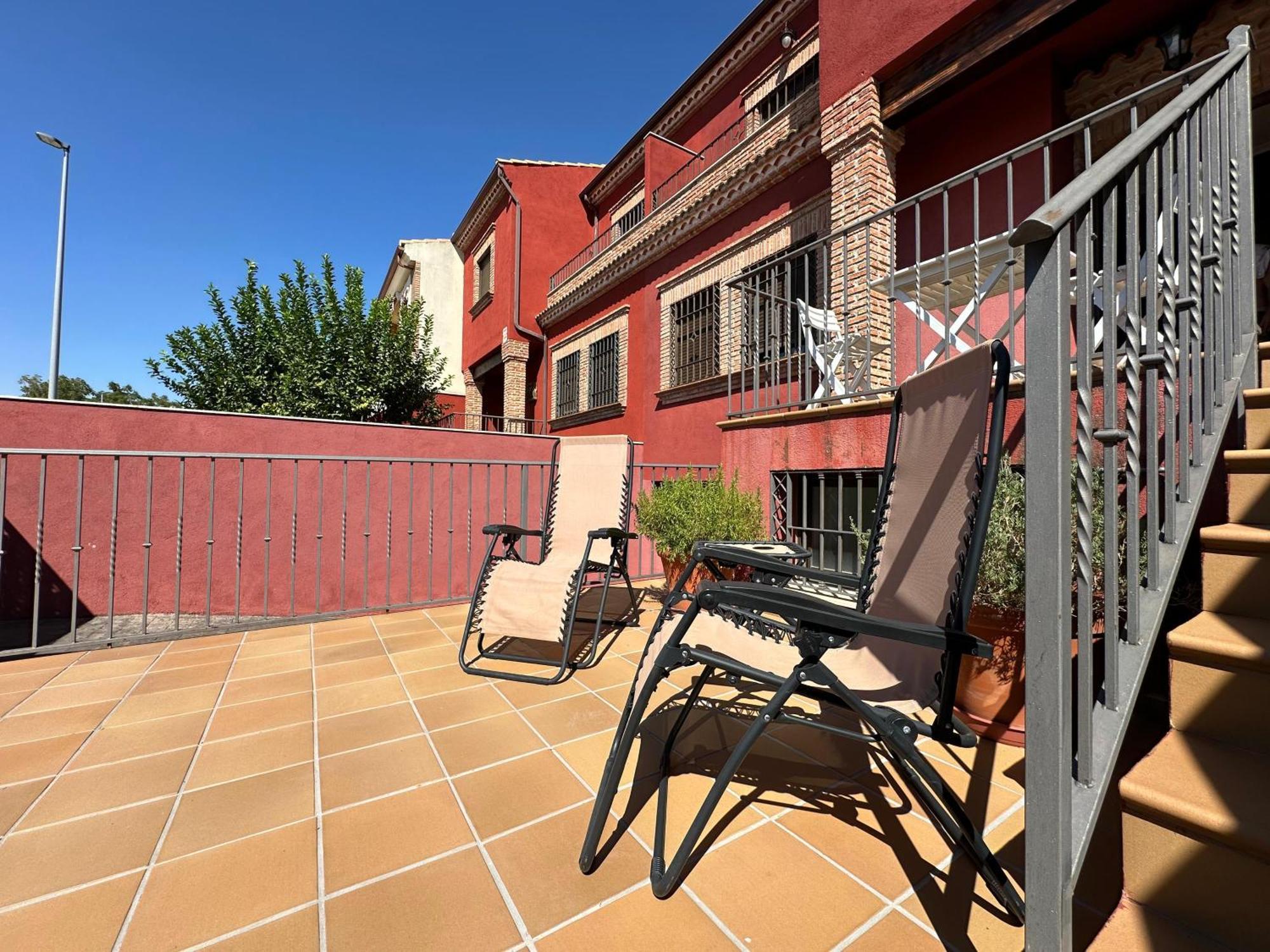 Casa Grande De Tres Plantas Con Parking Gratis Βίλα Λινάρες Εξωτερικό φωτογραφία